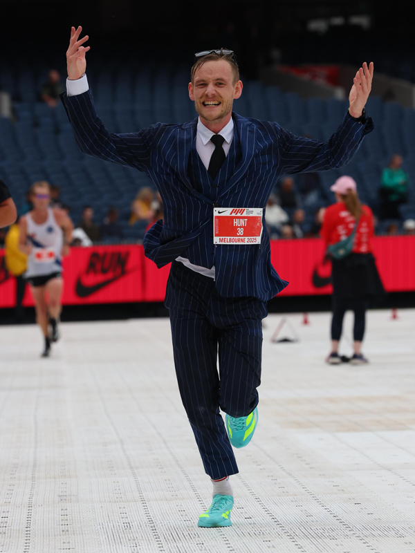 Crossing the finish line in 2:38:21, the Merino suit demonstrated natural temperature regulation and unrestricted movement under real-world conditions.